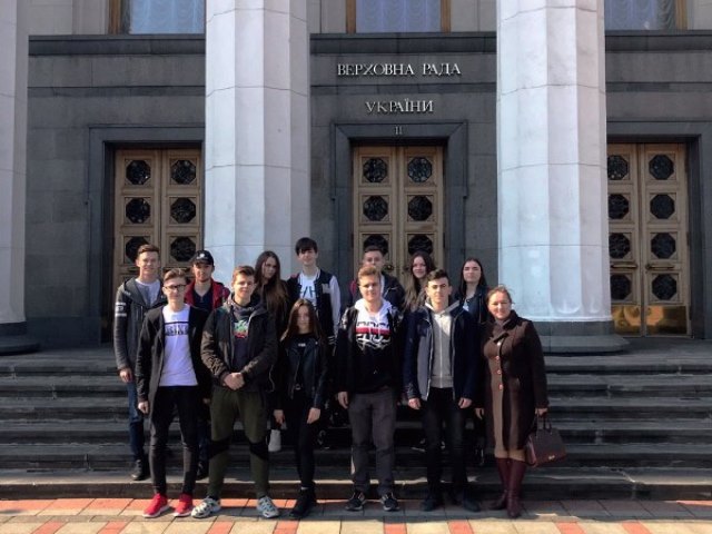 Майбутні лідери під стінами Верховної Ради України